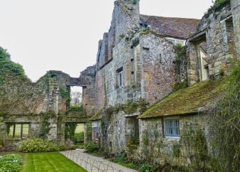 The Bizarre and Mysterious: Uncovering the Strange History of the World’s Most Enigmatic Events